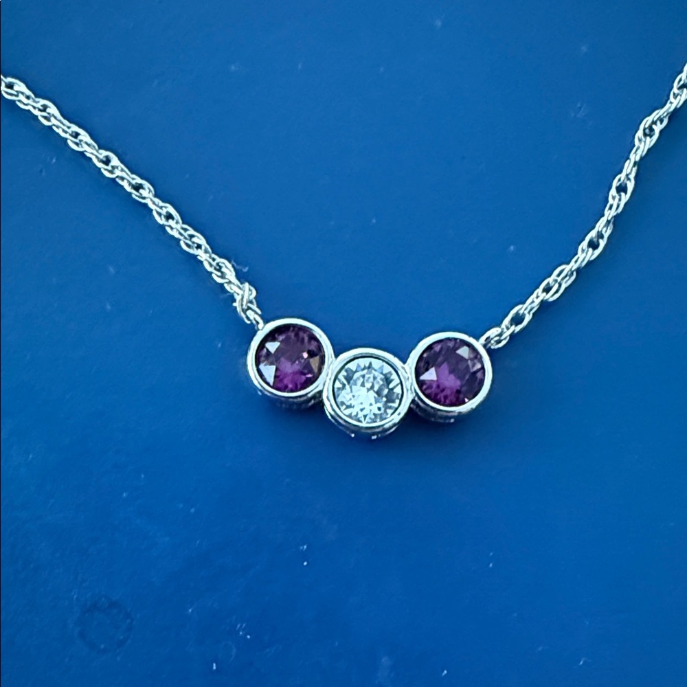 Chic Silver Necklace with Purple Gems